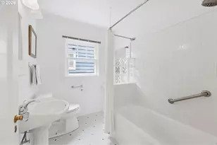 5558 SE Stark St, Portland, OR 97215 - Photo 20
