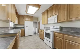 1901 Long St, Sweet Home, OR 97386 - Photo 4