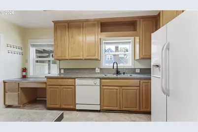 1901 Long St, Sweet Home, OR 97386 - Photo 10