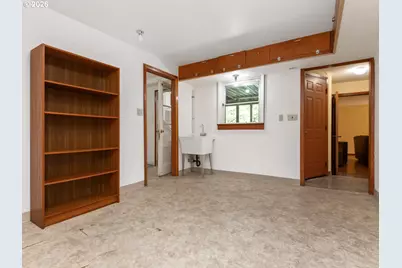 9310 SW 18th Pl, Portland, OR 97035 - Photo 28