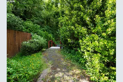 9310 SW 18th Pl, Portland, OR 97035 - Photo 36