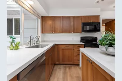 9310 SW 18th Pl, Portland, OR 97035 - Photo 10