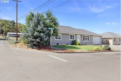 108 Jensen Ct, Roseburg, OR 97471 - Photo 2