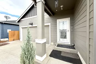 438 Greencrest St NE, Salem, OR 97301 - Photo 2