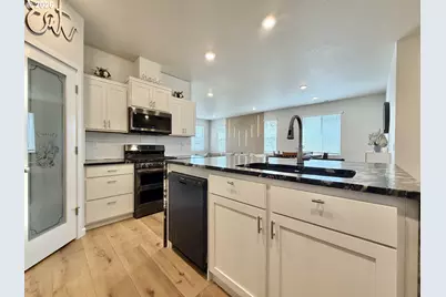 438 Greencrest St NE, Salem, OR 97301 - Photo 10
