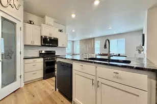438 Greencrest St NE, Salem, OR 97301 - Photo 10