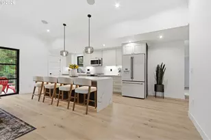 10000 SW 25th Ave, Portland, OR 97219 - Photo 12