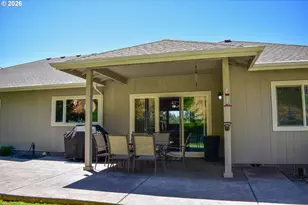 799 Three Pines Rd, Grants Pass, OR 97526 - Photo 18