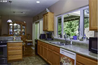 799 Three Pines Rd, Grants Pass, OR 97526 - Photo 6