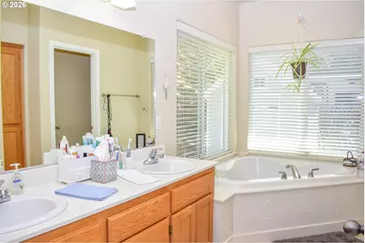 799 Three Pines Rd, Grants Pass, OR 97526 - Photo 8