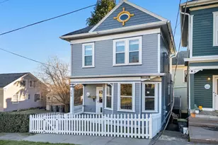 590 17th St, Astoria, OR 97103 - Photo 2