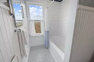 590 17th St, Astoria, OR 97103 - Photo 24