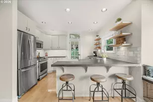 1361 SW Broadway Dr, Portland, OR 97201 - Photo 18