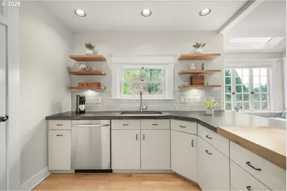 1361 SW Broadway Dr, Portland, OR 97201 - Photo 16