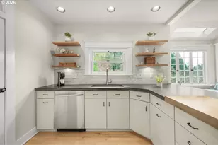 1361 SW Broadway Dr, Portland, OR 97201 - Photo 16