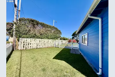 1247 Iris St, Brookings, OR 97415 - Photo 32