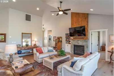 1788 NE Reagan Dr, Roseburg, OR 97470 - Photo 14