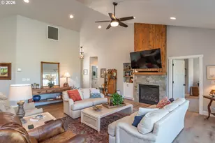 1788 NE Reagan Dr, Roseburg, OR 97470 - Photo 14
