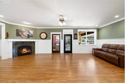 1975 Cleveland St, North Bend, OR 97459 - Photo 8