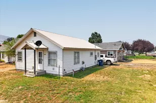 2095 17th St, Baker City, OR 97814 - Photo 2