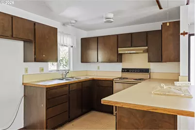 190 N Vernon St, Coquille, OR 97423 - Photo 4