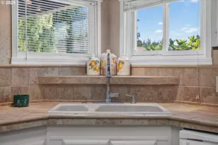 21986 Laurel Ave, Aurora, OR 97002 - Photo 12