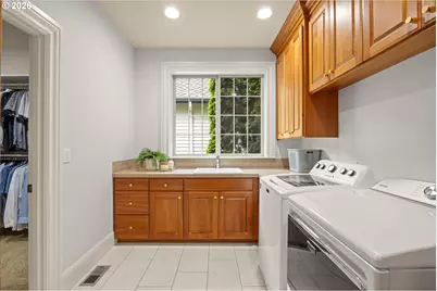 3921 Northhampton Ct, West Linn, OR 97068 - Photo 24