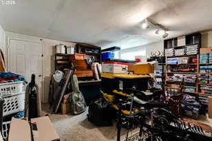 930 25th Pl, Springfield, OR 97477 - Photo 18