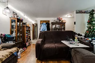 930 25th Pl, Springfield, OR 97477 - Photo 8