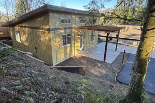 810 SE Beaver St, Toledo, OR 97391 - Photo 2