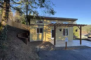 810 SE Beaver St, Toledo, OR 97391 - Photo 2