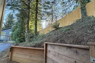 810 SE Beaver St, Toledo, OR 97391 - Photo 4