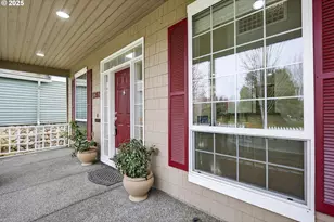 1202 NE Parks Edge Cir, Hillsboro, OR 97124 - Photo 2