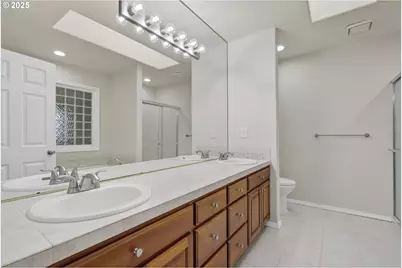 1202 NE Parks Edge Cir, Hillsboro, OR 97124 - Photo 18