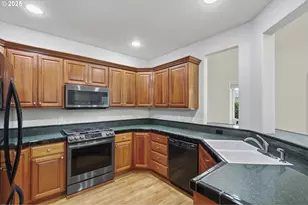 1202 NE Parks Edge Cir, Hillsboro, OR 97124 - Photo 10