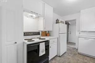 370 24th St, Salem, OR 97301 - Photo 10