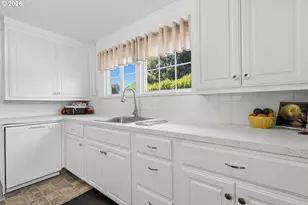 370 24th St, Salem, OR 97301 - Photo 8