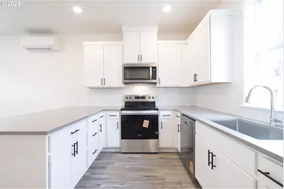 14722 SE Powell Blvd, Portland, OR 97236 - Photo 8