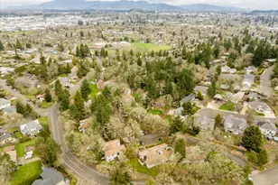 2145 Hawkins Ln, Eugene, OR 97405 - Photo 28