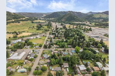 224 5th St, Dillard, OR 97432 - Photo 6