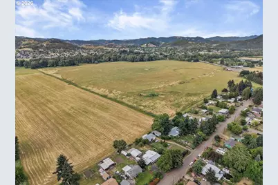 224 5th St, Dillard, OR 97432 - Photo 10