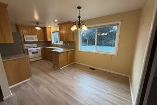 240 Dibblee Ln, Eugene, OR 97404 - Photo 20