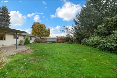 240 Dibblee Ln, Eugene, OR 97404 - Photo 34