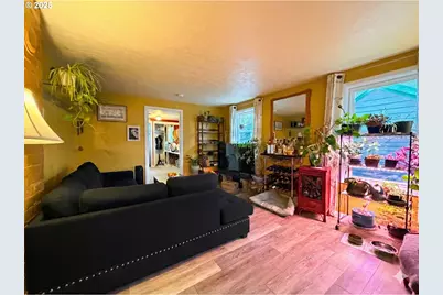 1018 7th St NW, Salem, OR 97304 - Photo 2