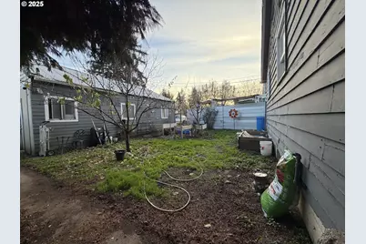 1018 7th St NW, Salem, OR 97304 - Photo 18