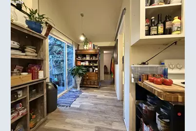 1018 7th St NW, Salem, OR 97304 - Photo 8