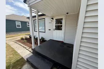 9036 SE Washington St, Portland, OR 97216 - Photo 2