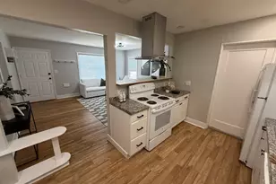 9036 SE Washington St, Portland, OR 97216 - Photo 8