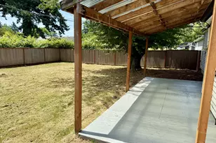 9036 SE Washington St, Portland, OR 97216 - Photo 18