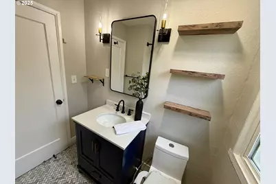 9036 SE Washington St, Portland, OR 97216 - Photo 12